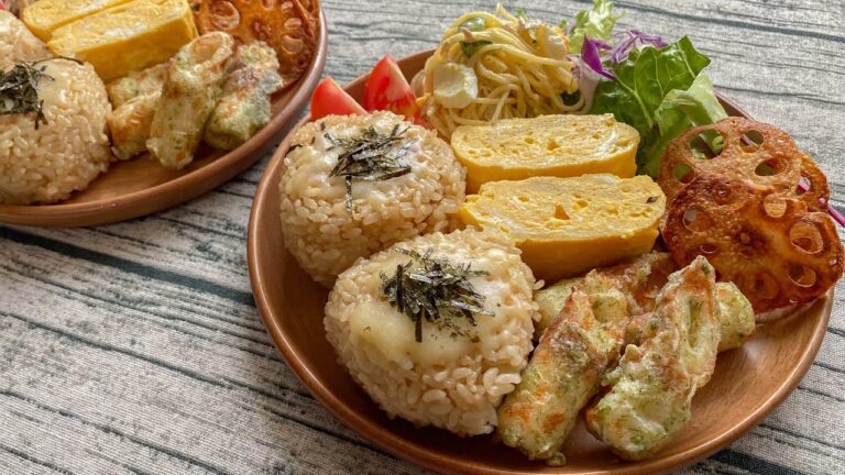 新居で作る最初の昼ごはん【チーズ焼きおにぎり、ちくわの磯辺揚げ、だし巻きたまご、れんこんチップス、スパゲティサラダ】