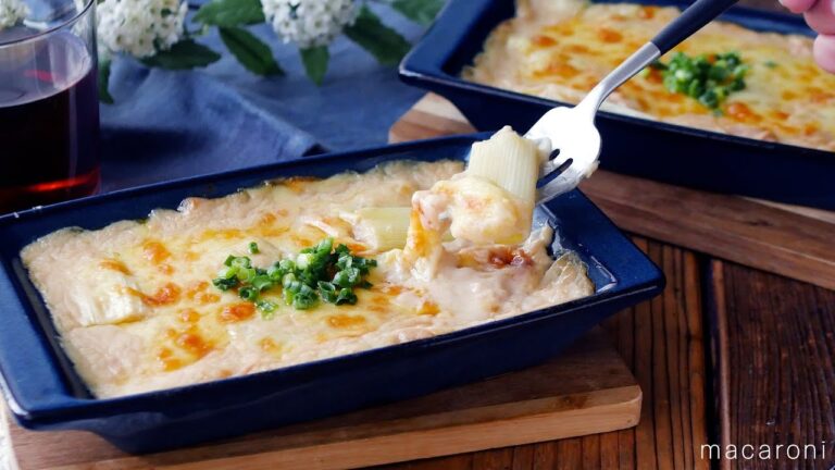 【長ねぎの味噌チーズグラタン】レンジとトースターで簡単に！とろ〜りねぎがたまらない一品♪｜macaroni（マカロニ）