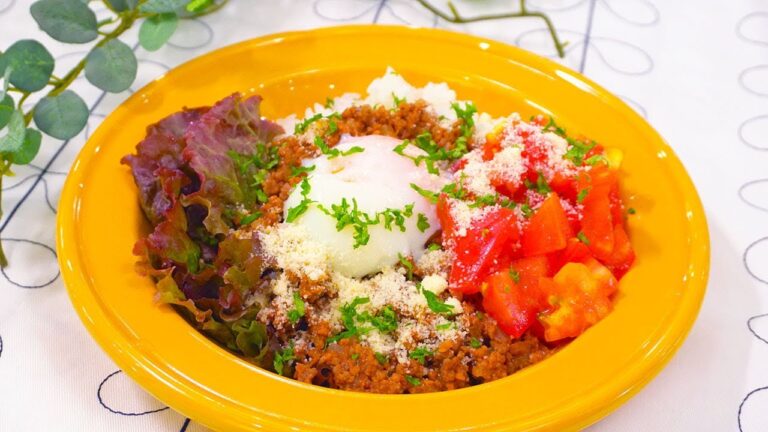 電子レンジで簡単！半熟卵のボロネーゼ丼