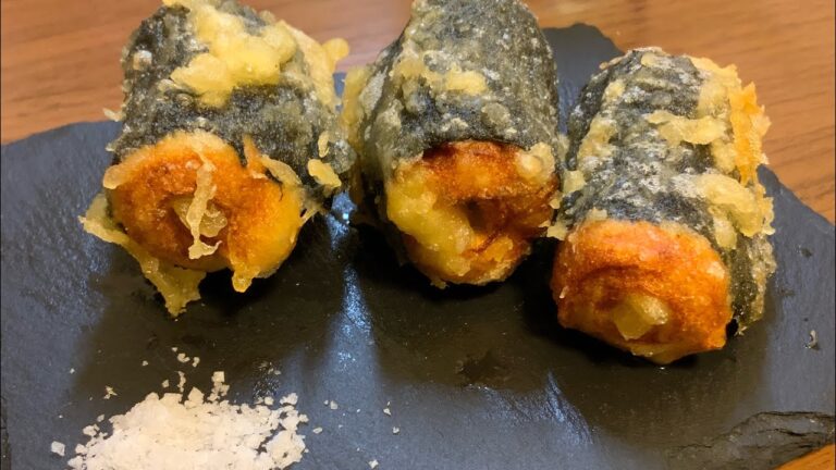 ちくわに海苔を着せてあげてから油で揚げてあげる。