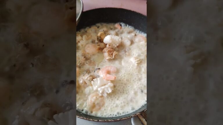 シーフードミックスとバター醤油のパスタ