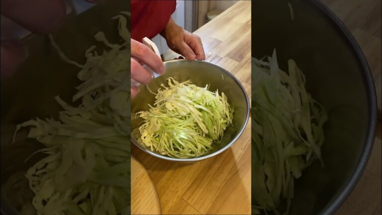 ＼食物繊維たっぷり／キャベツとツナの塩昆布サラダ レシピはコメント欄に記載 #shorts