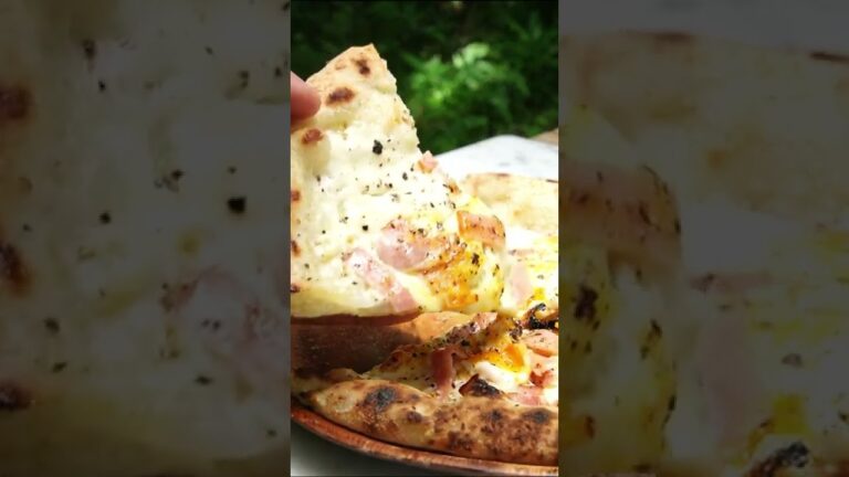 とろ〜り卵のカルボナーラ風ピッツァを焼いてみた！ #shorts #ピザ