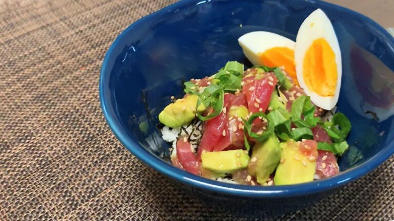 マグロとアボカドの漬け丼をゆるゆる作る動画