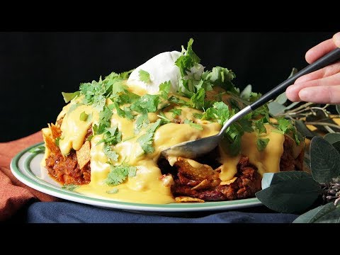 【カロリー爆弾💣】たっぷりチーズのバケツナチョス🧀