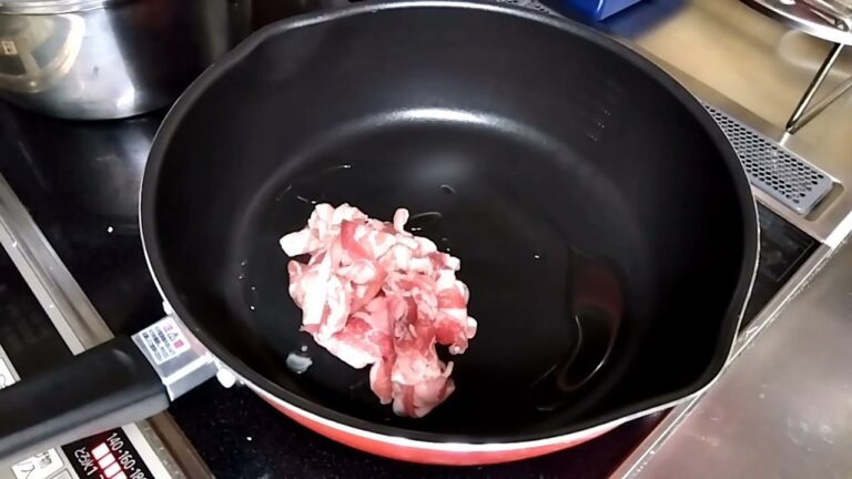 ほうれん草としめじ🥬🍄の醤油バターパスタ作ってみた✨✨