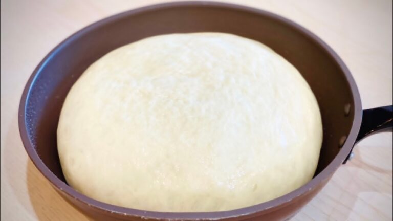 フライパンでとろ〜りチーズパンMelting cheese bun in a frying pan