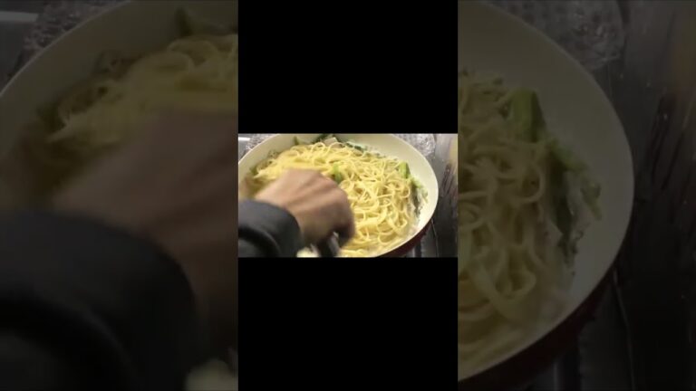 #Shorts 牛乳で出来るベーコンと小松菜のクリームパスタの作り方！！