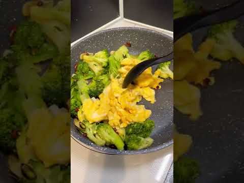 これ食って10kg痩せた。とりあえずこれ作って食っとけ。ブロッコリーと卵のペペロン炒め
