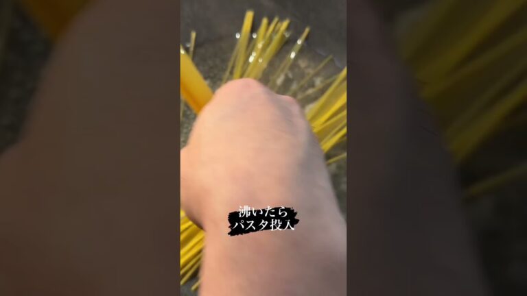 【キャンプ飯】えびとネギの豆乳クリームパスタ#shorts