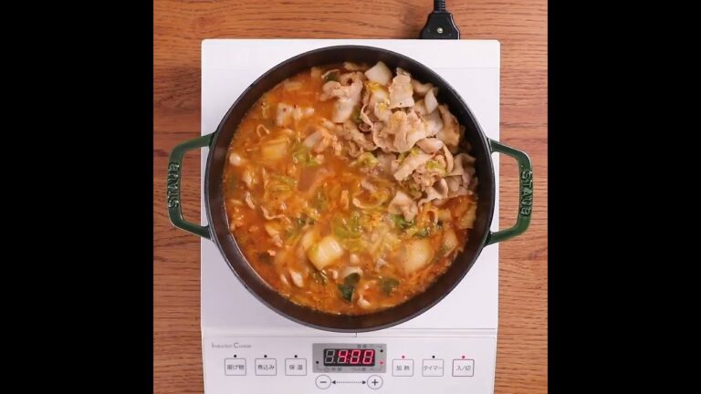 「豚キムチ落とし卵鍋」のレシピ【イセ食品】#Shorts