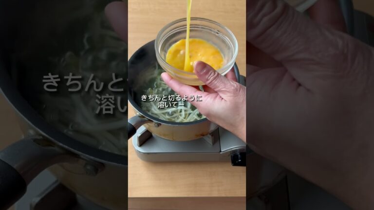 コスパ最強！包丁いらずでかんたんな「もやしとわかめのふわとろ卵スープ」