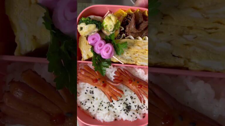 【今日の手作りお弁当】牛肉の甘辛焼きブロッコリーと竹輪のマヨネーズ焼き卵焼き薔薇かまぼこ蟹さんウインナー