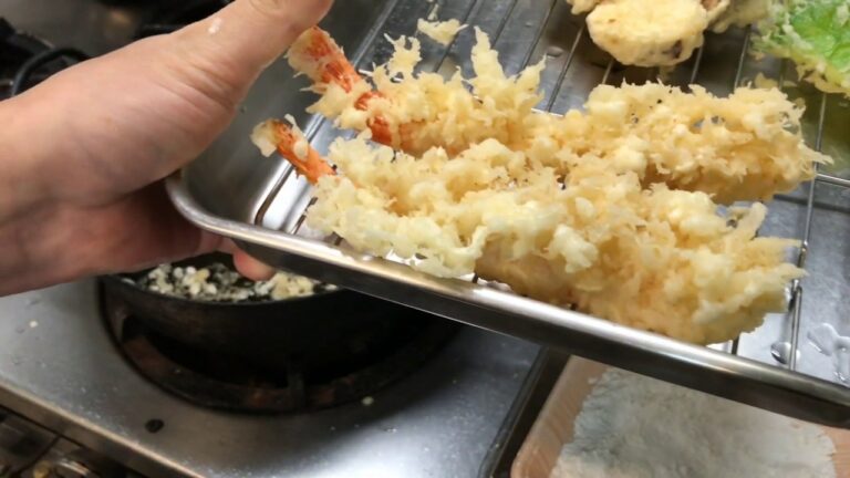サクサクの海老の天ぷら 花を咲かせるプロの技