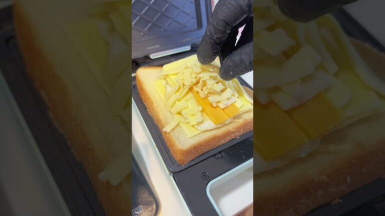 【チーズ料理】 簡単にできるチーズいっぱいパン 【料理 チーズ パン 美味しい】 #shorts