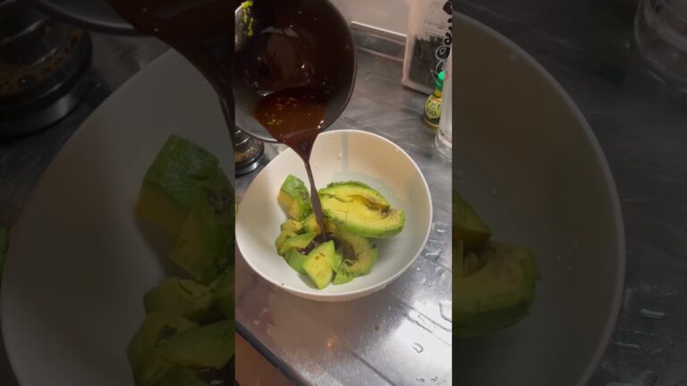 3分でできる！簡単アボカドのわさび醤油和え🥑 #料理動画 #アボカド #わさび