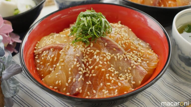王道のおいしさ！ カンパチと サーモンの 白ごま たっぷり 醤油 漬け 丼 のレシピ 作り方