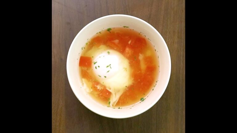 朝食にぴったり♪落とし卵とトマトのスープ ｜ moguna[モグナ]
