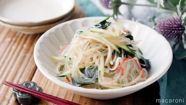 【わかめとカニカマの中華風春雨サラダ】レンジで簡単 ！もうひと品欲しい時に♪｜macaroni（マカロニ）