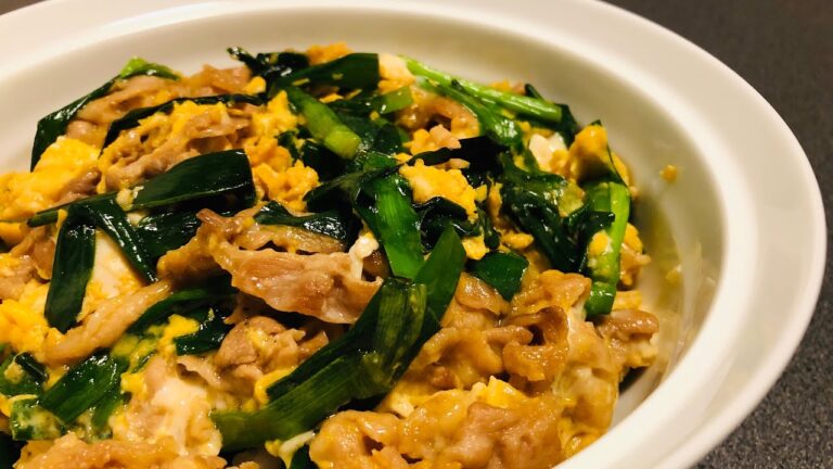 【ガツンと】豚ニラ玉のスタミナ丼作りました