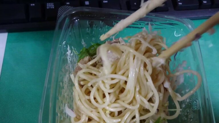 サラダパスタ 全部投入