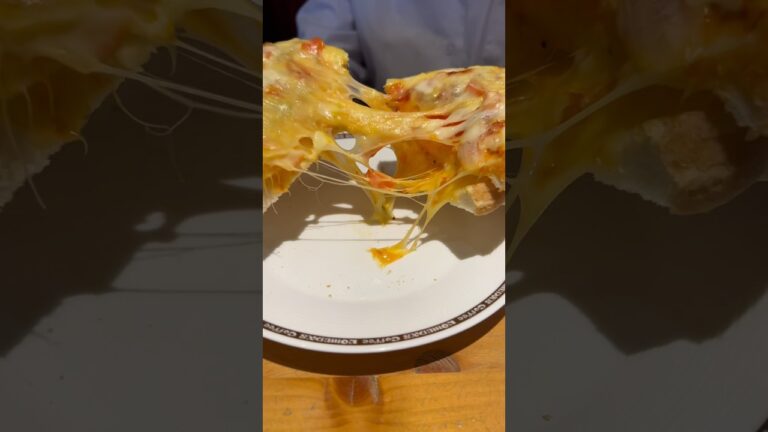 のびーるたっぷりたまごのピザトースト🍕