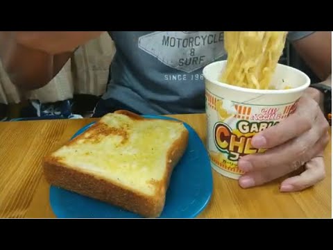 【飯テロ】カップヌードル新商品！！「ガーリックチーズフォンデュ味」＆ガーリックトースト【ASMR】