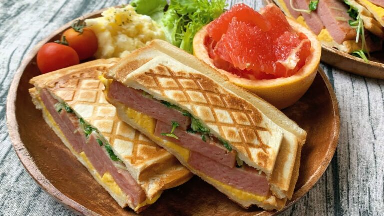 サラリーマンが出勤前に作る朝ごはん【スパムのホットサンドとグレープフルーツ】