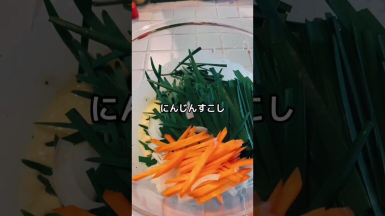 今日のお昼は天ぷら粉でニラチヂミ #shorts #簡単レシピ #簡単美味しい #チヂミ #韓国料理 #koreanfood #chives #부추전