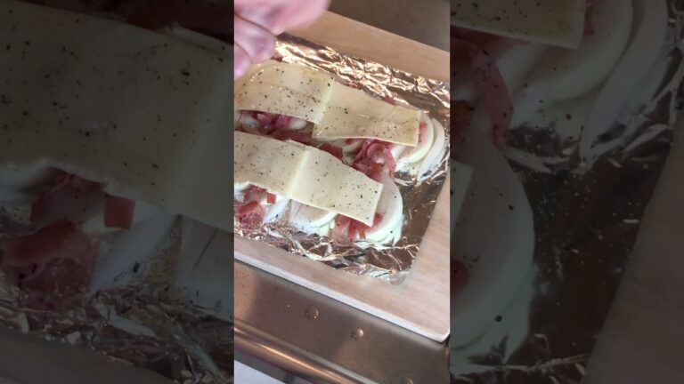 【簡単料理レシピ】 新玉ねぎのチーズ焼き！　レンチンレシピ   #shorts