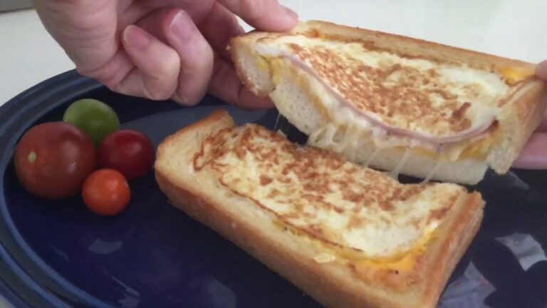 簡単！フライパンでハムエッグトースト。チーズがとろり♪