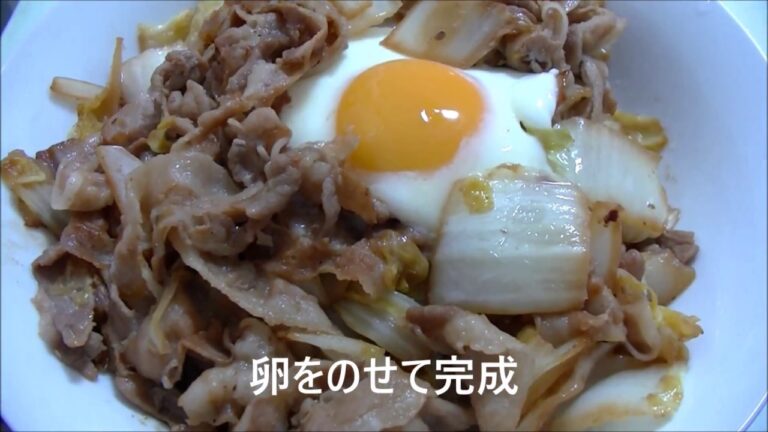 【ご飯がススム】白菜と豚バラの甘辛コッテリ炒め丼【卵乗せ】