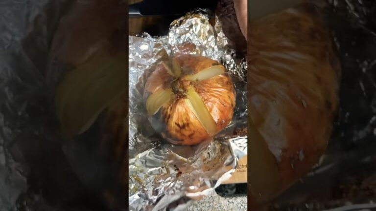 【キャンプ飯】焼くだけ簡単な玉ねぎのつまみ【丸焼き】 #shorts #short #shortvideo #キャンプ飯 #簡単レシピ #クラフトビール #焼くだけ #新玉ねぎ