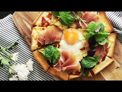 【食パンで簡単】半熟卵のとろーりピザ