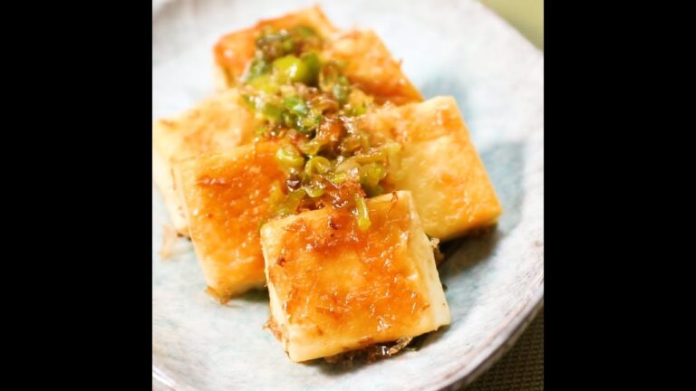 ささっと作れる簡単メニュー。副菜やおつまみに◎！ふわふわ！はんぺんとネギの醤油炒め ｜ moguna[モグナ]