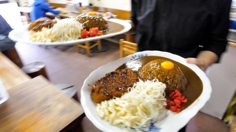【愛媛】凄まじい学生爆食いアニキ達が大盛りカツカレーをキメる男飯食堂丨Japanese Street Food