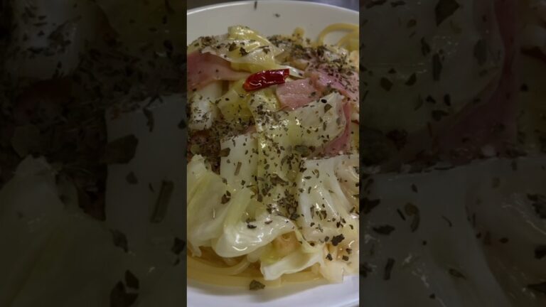 今日の朝食 キャベツとベーコンのコンソメスープパスタ‼︎