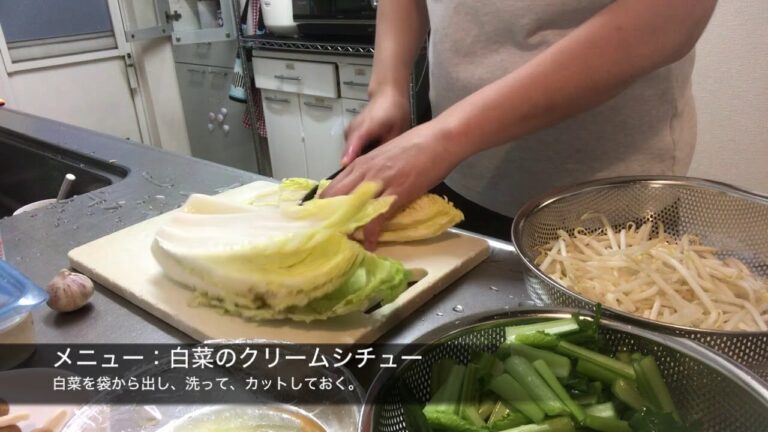 晩ごはん作り　白菜のクリームシチュー、もやしと小松菜のナムル、ナスのみそ炒め