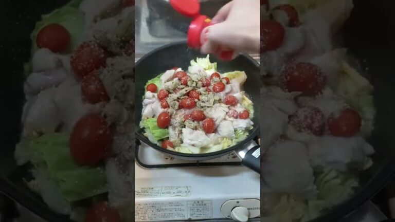 【出汁の旨味が凄い】あさりと鶏肉のキャベツ蒸し #Shorts