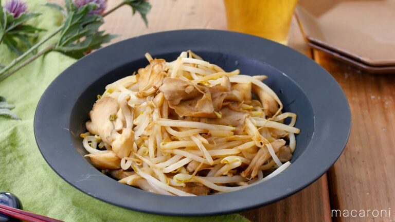 【まいたけともやしのバターしょうゆ炒め】包丁いらずでパパッと完成！旨みたっぷり節約おかずレシピ♪｜macaroni（マカロニ）