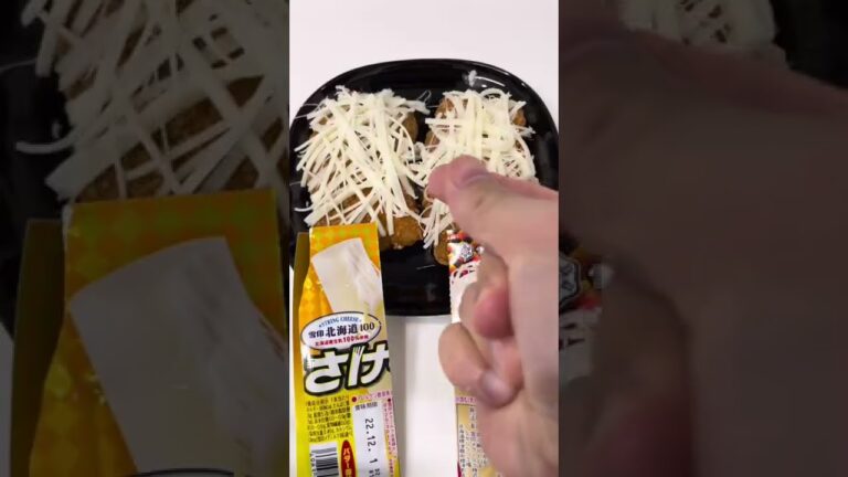ファミチキにさけるチーズ乗せてレンチンが美味いらしい #shorts