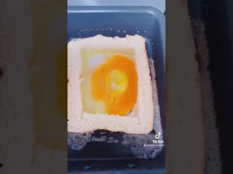 くり抜き食パンの卵チーズトーストの作り方