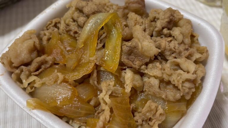 吉野家　牛丼　超特盛　818円(税込 883円)