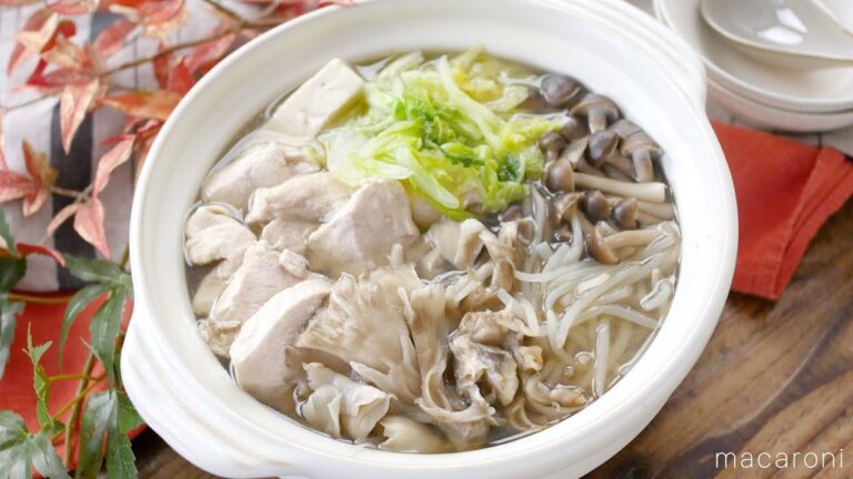 【鶏むね肉ときのこのヘルシー鍋】野菜たっぷりヘルシー鍋！体ポカポカ♪｜macaroni（マカロニ）