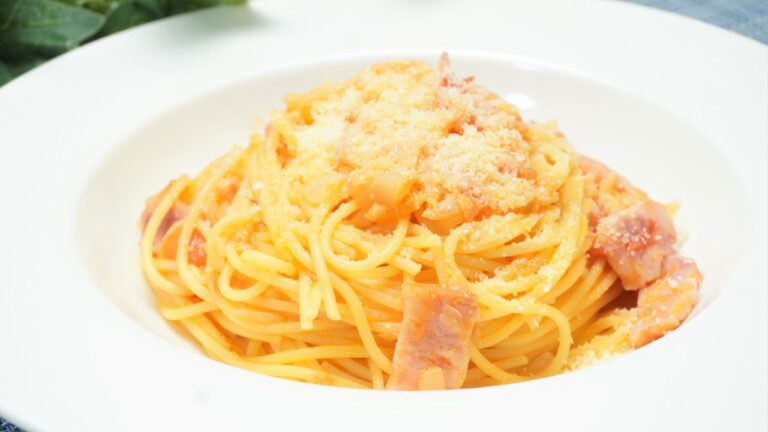 フレッシュトマトのアマトリチャーナ🍝手軽な食材で作れるアマトリチャーナ👍詳しいレシピはインスタもしくはブログをご覧下さい🙌#飯テロ #shorts #簡単レシピ #料理動画 #パスタ