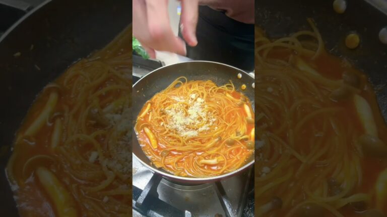 🍴帰宅後15分でつくるワンパンレシピ🍴"ツナときのこのトマトソースパスタ"簡単なのに絶品‼️洗い物も少ない一石二鳥😁