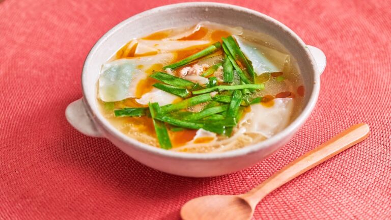 餃子の皮で レンチンワンタンスープ