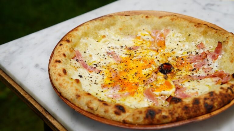 【窯焼名人 レシピ】とろ〜り半熟卵のカルボナーラ風ピッツァの作り方