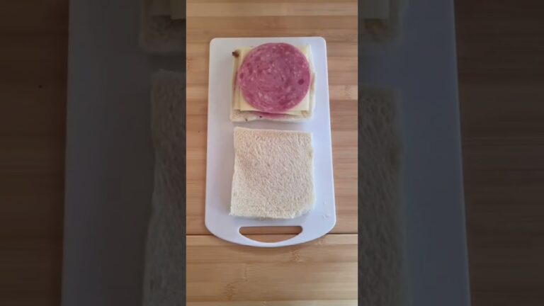 【飯テロ】ピザ風サンド🥪🥫by Colemanホットサンドメーカー
