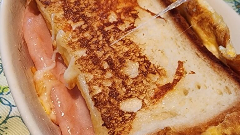 チーズ大好き！フライパンで簡単トーストサンド♪